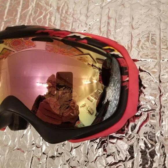 Oakley Orange Yellow and Black Snow Goggles with Yellow-tinted Reflective Lens. - Picture 4 of 7